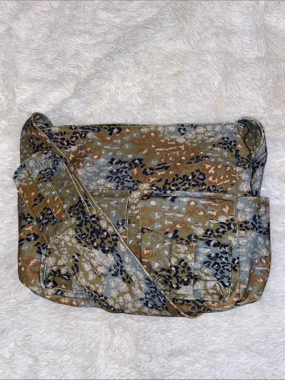 Free People The Hive Carryall Olive Multi Camouflage Crossbody Bag large EUC - Picture 3 of 14